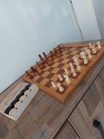 Schaakbord en dambord met schaakstenen en damschijven, Hobby en Vrije tijd, Een of twee spelers, Ophalen of Verzenden, Zo goed als nieuw