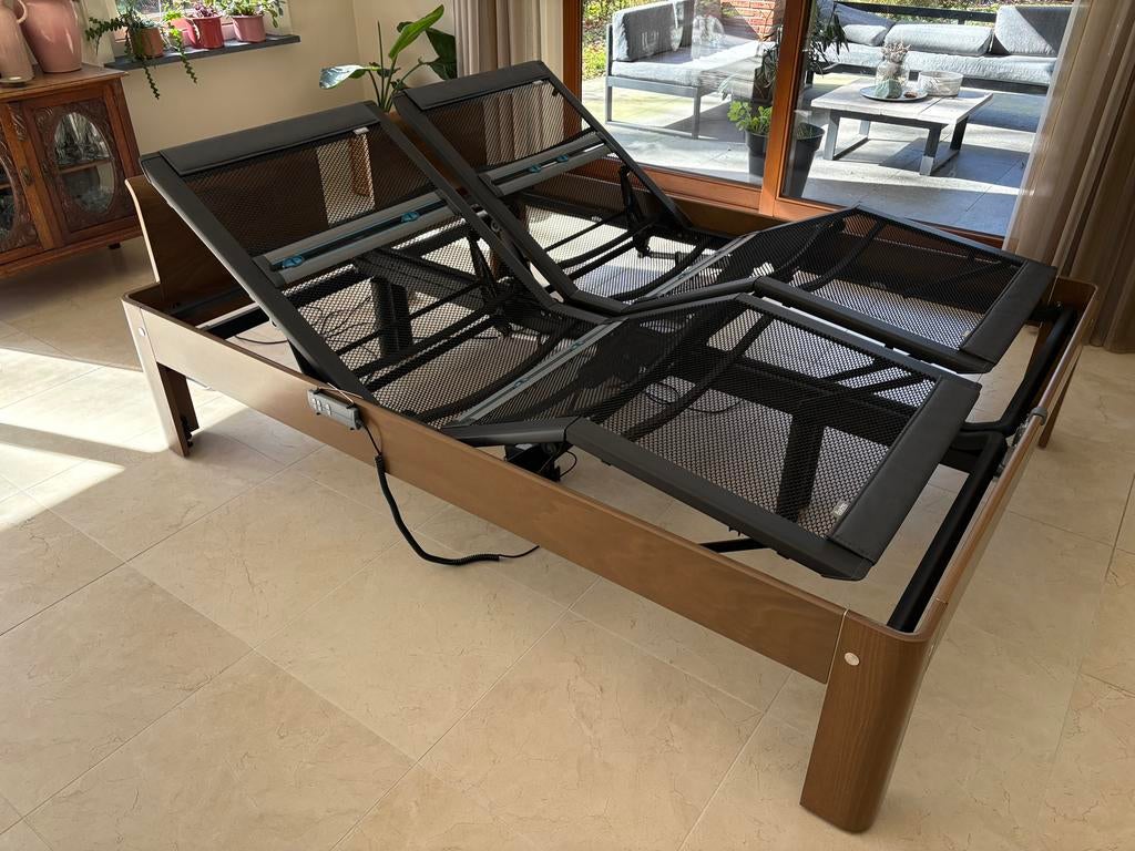 Zeer nette Auping Auronde seniorenbed deelbaar 160x210 48 cm, Huis en Inrichting, Slaapkamer | Bedden, Verstelbaar, Bruin, 210 cm