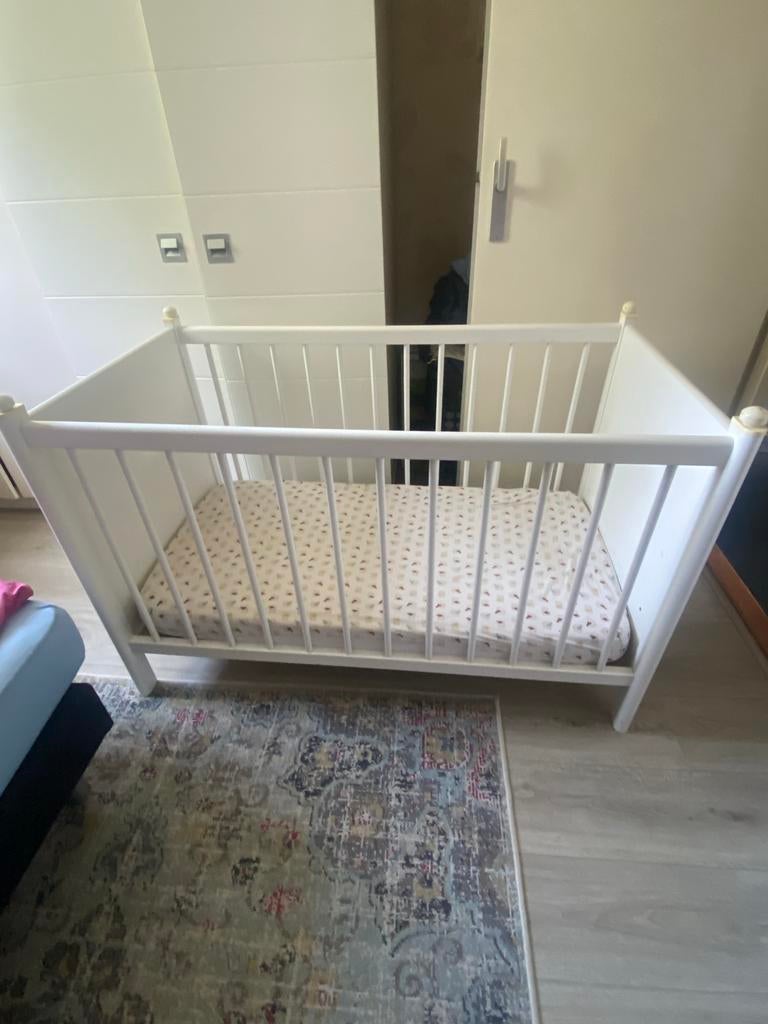 Wit houten ledikant, Kinderen en Baby's, Babywiegjes en Ledikanten, Ophalen, Zo goed als nieuw, Ledikant
