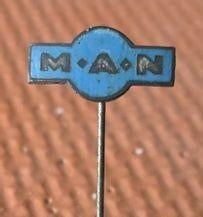 Speldje - MAN - Augsburg (Duitsland), Verzamelen, Speldjes, Pins en Buttons, Ophalen of Verzenden, Zo goed als nieuw, Merk, Speldje of Pin