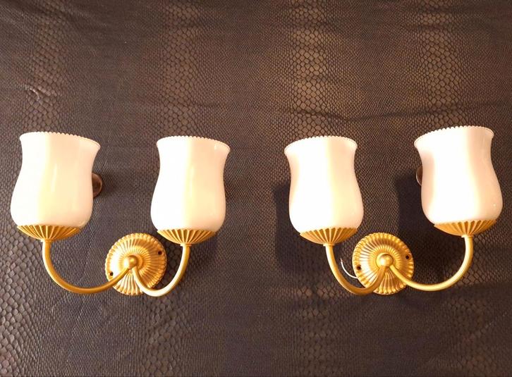 Brocante vintage Franse wandlampjes, melkglas met schulprand, Huis en Inrichting, Lampen | Overige, Gebruikt, Ophalen of Verzenden