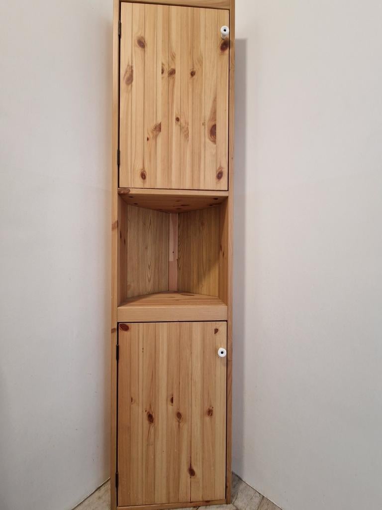 IKEA Houten hoekkastje voor badkamer(Te verkopen vóór 25/04), Minder dan 50 cm, Overige typen, Ophalen of Verzenden, Zo goed als nieuw