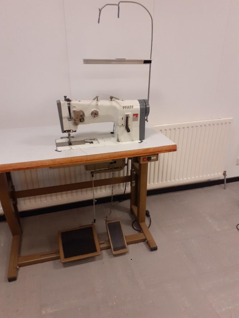 Pfaff industrie machine, Hobby en Vrije tijd, Naaimachines en Toebehoren, Ophalen of Verzenden, Naaimachine, Industrieel, Gebruikt