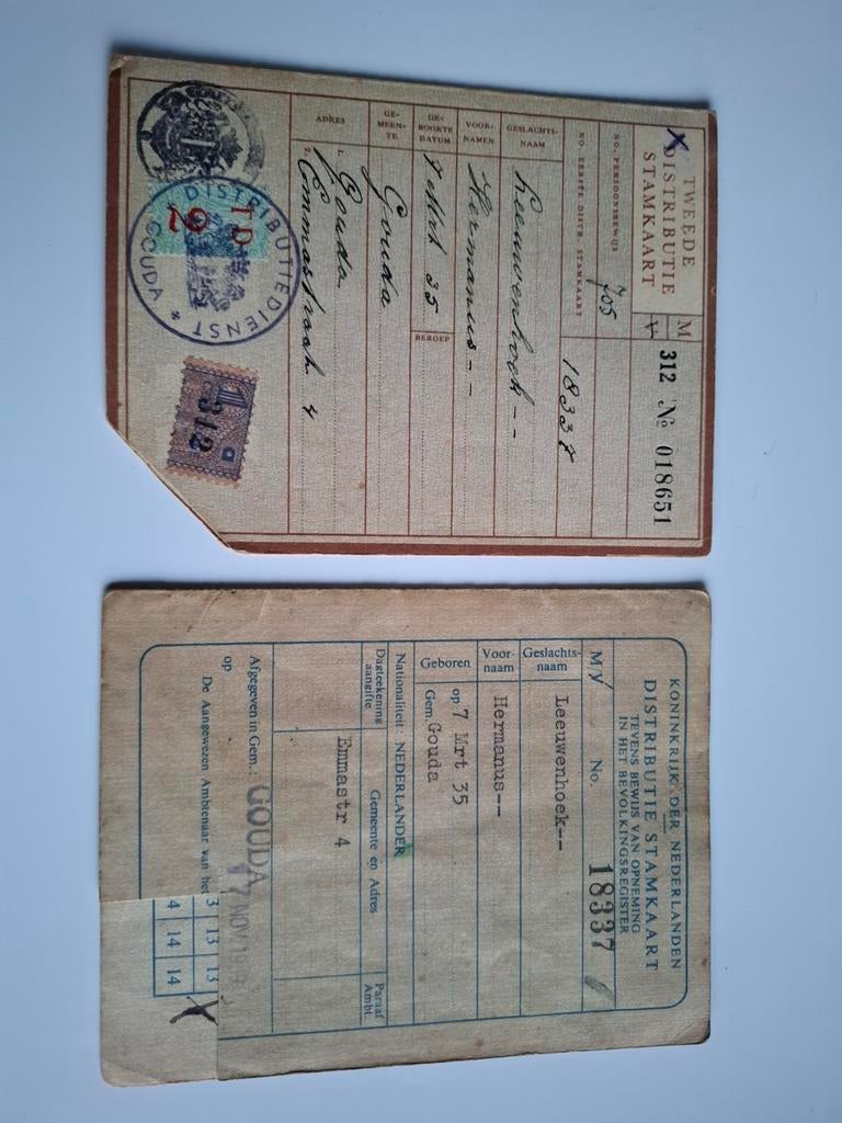 2 distributie stamkaarten Gouda bonkaarten wo2, Verzamelen, Militaria | Tweede Wereldoorlog, Ophalen of Verzenden, Nederland, Embleem of Badge