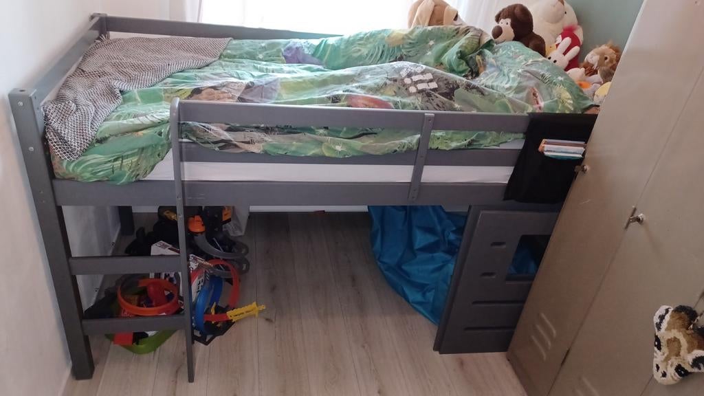 Halfhoogslaper Ties Leen Bakker grijs met 2 hutwanden, Kinderen en Baby's, Kinderkamer | Stapelbedden en Hoogslapers, Ophalen of Verzenden