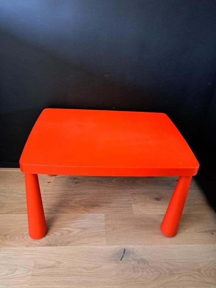 Rood IKEA tafeltje - Zo goed als nieuw, Kinderen en Baby's, Kinderkamer | Tafels en Stoelen, Ophalen, Zo goed als nieuw, Tafel(s)