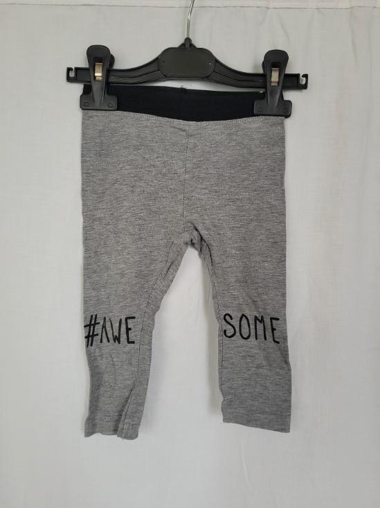 Stoere grijze legging mt 80 merk Name It, Kinderen en Baby's, Babykleding | Maat 80, Zo goed als nieuw, Meisje, Broekje, Ophalen of Verzenden