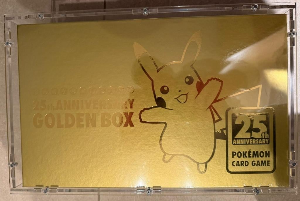 25th Anniversary Golden Box Japans sealed + acryl, Hobby en Vrije tijd, Verzamelkaartspellen | Pokémon, Ophalen of Verzenden, Nieuw