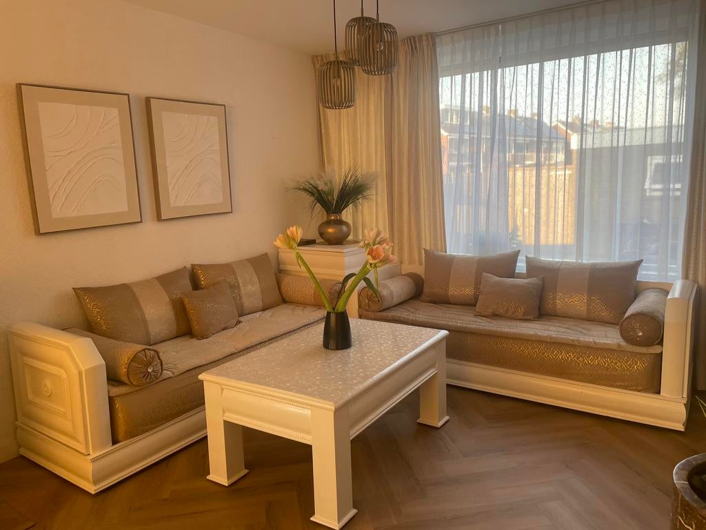 Marokkaanse banken (Sedari)-complete set met tafel, Ophalen, Gebruikt, Hout