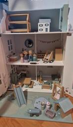 Leuk houten poppenhuis met accessoires van little dutch, Ophalen of Verzenden, Zo goed als nieuw, Poppenhuis