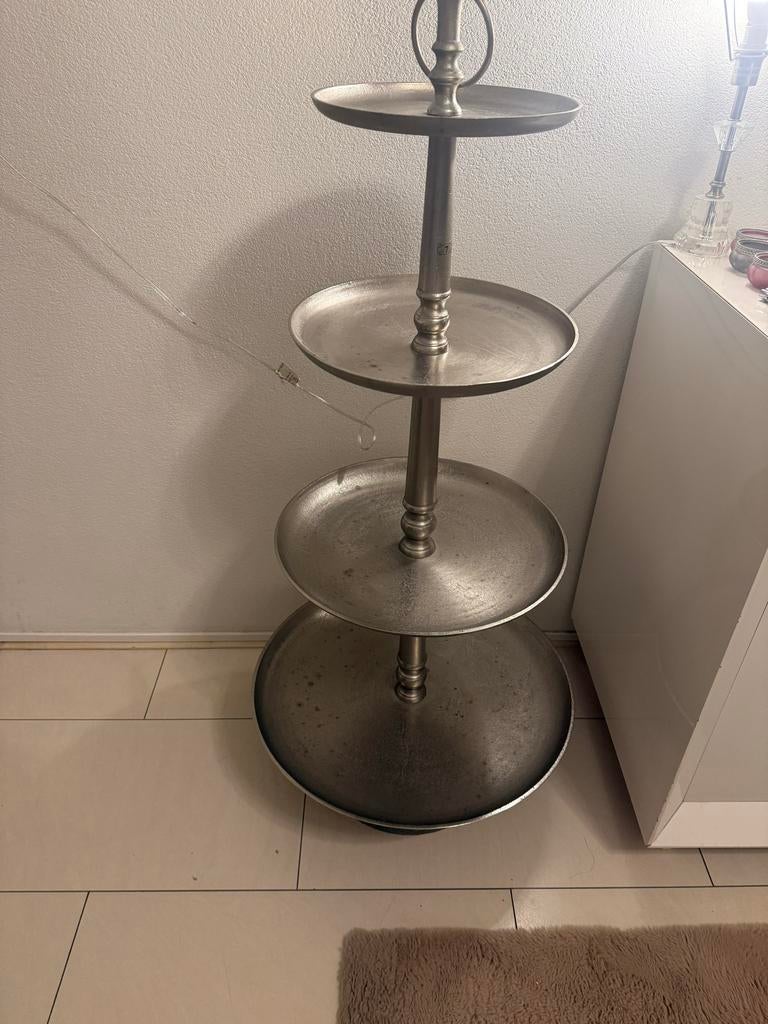 Zilverkleurige etagere met vier lagen, Overige materialen, Gebruikt, Schaal, Rond