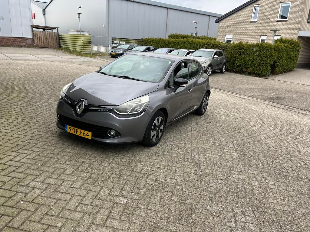 Renault Clio 1.5 DCI 66KW 5-DRS 2014 Grijs, Auto's, Voorwielaandrijving, 1046 kg, 4 cilinders, 96 €/maand