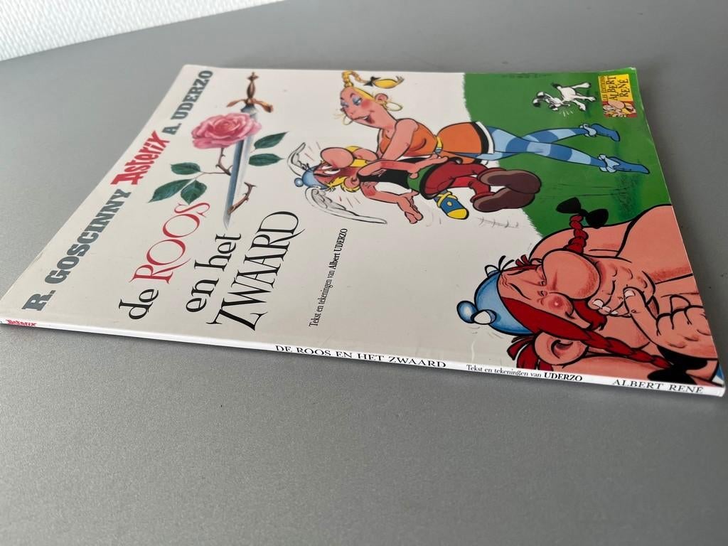Asterix 29 DE ROOS EN HET ZWAARD stripboek strip 1e druk 91, Boeken, Gelezen, Eén stripboek, Ophalen of Verzenden, Goscinny & Uderzo