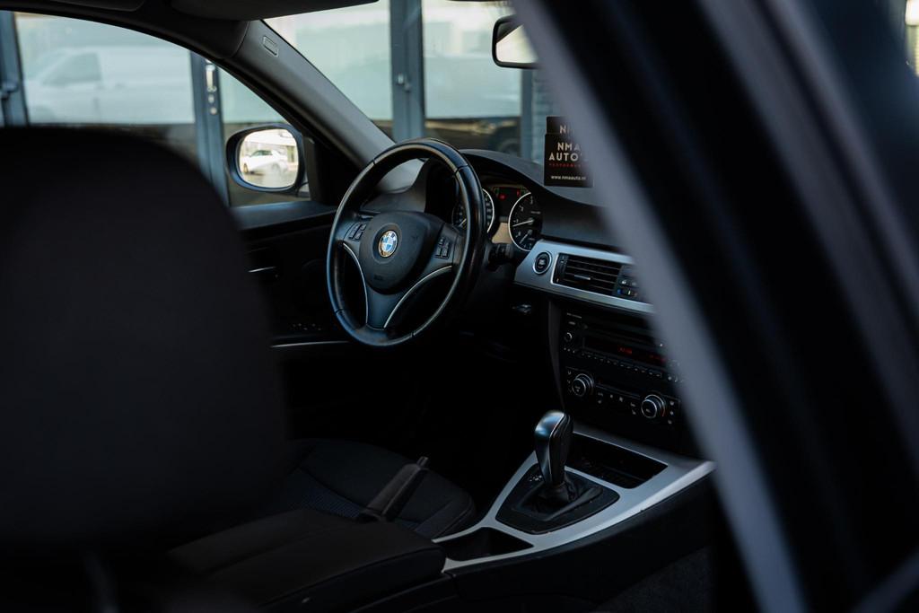 BMW 3-serie Touring 318i | AUT | CRUISE | TREKHAAK | ONDERHO, Auto's, Automaat, Euro 5, 1435 kg, Zwart