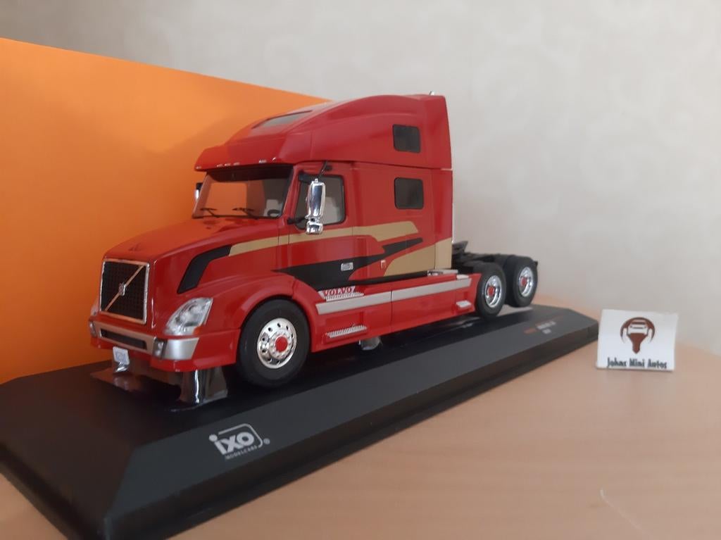 Volvo VNL 730 2010 Rood van IXO Trucks 1:43, Hobby en Vrije tijd, Modelauto's | 1:43, Overige merken, Nieuw, IXO Trucks, Ophalen of Verzenden
