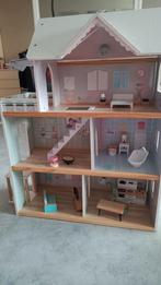 Houten poppenhuis met lift en meubels, Kinderen en Baby's, Speelgoed | Poppenhuizen, Ophalen, Gebruikt, Poppenhuis