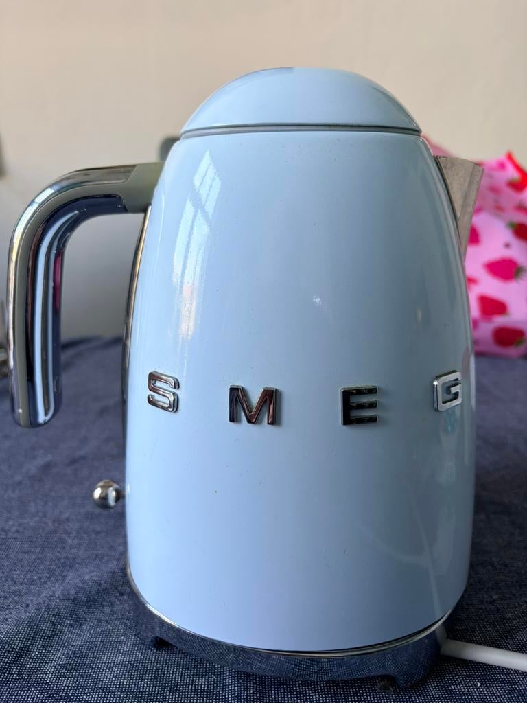 Smeg Waterkoker KLF03PBEU - Lichtblauw, Gebruikt, Witgoed en Apparatuur, 1 tot 2 liter, Ophalen of Verzenden, Gebruikt