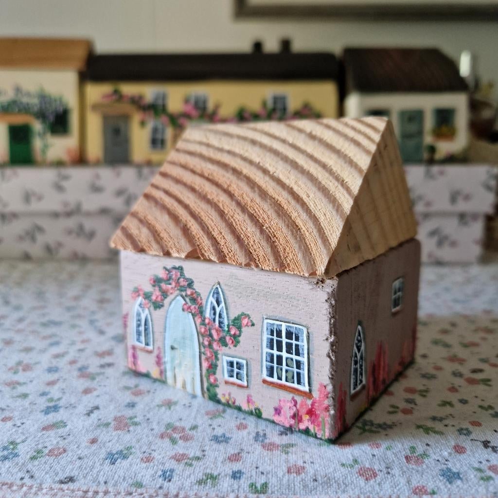 Uniek handbeschilderd huisje - Tiny cottage - 7x7,5x6 cm, Hout, Meerkleurig, Overige stijlen, Nieuw