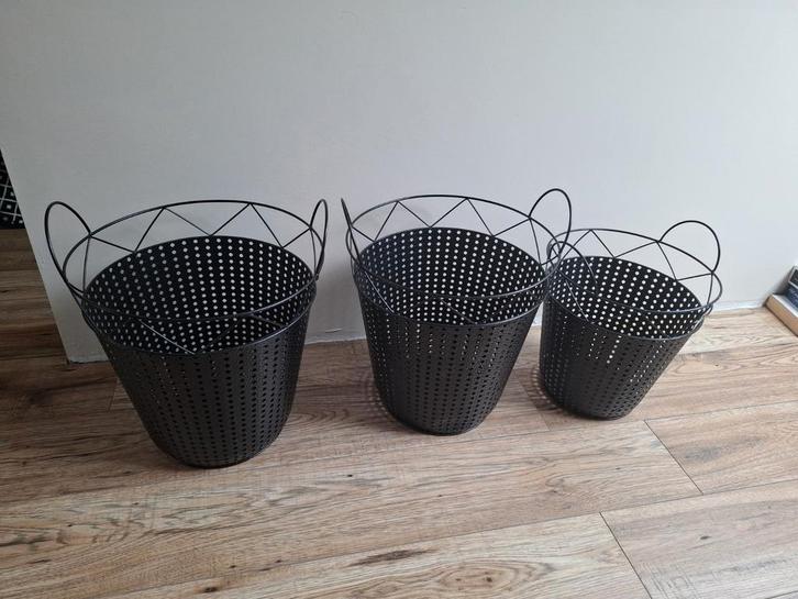 Manden, Tuin en Terras, Bloembakken en Plantenbakken, Nieuw, Metaal, Minder dan 30 cm, Rond, Ophalen of Verzenden