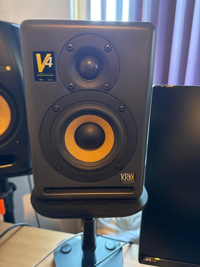 2 KRK V4 Series 2 Powered Referentie Monitor + standaard, Zo goed als nieuw, 60 tot 120 watt, Front, Rear of Stereo speakers, Ophalen