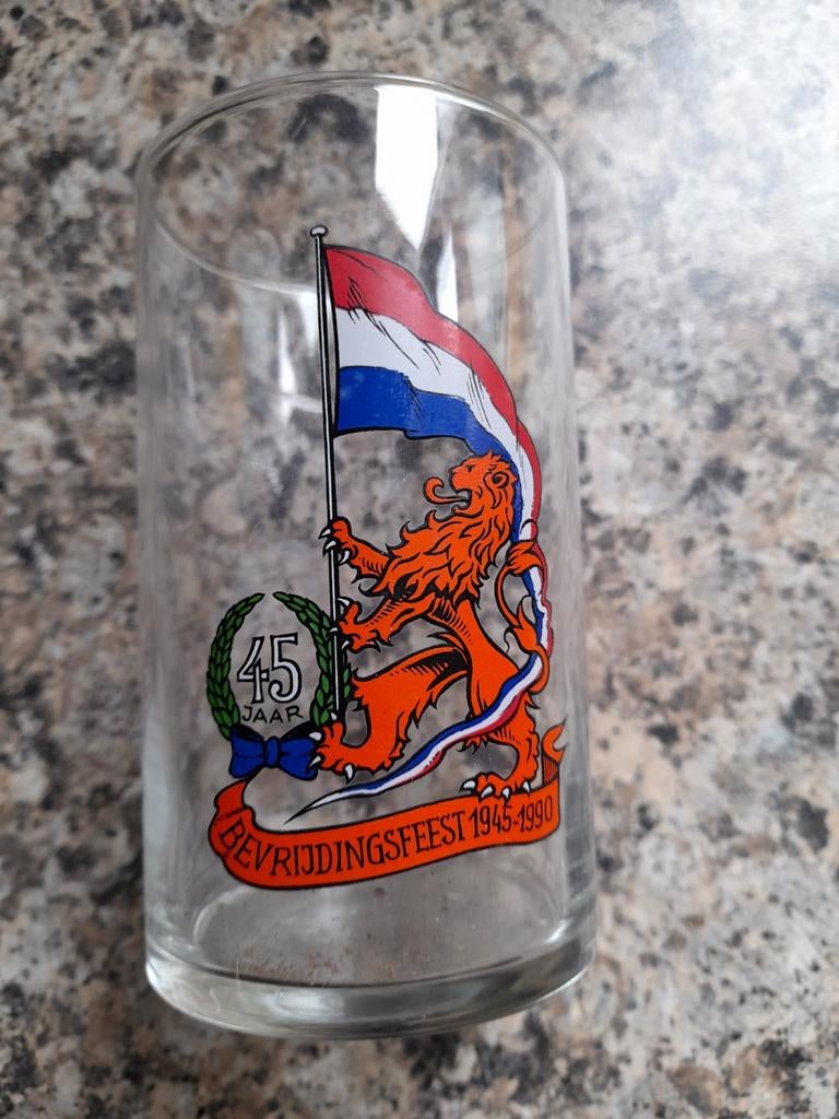 Herdenkings glas 1945-1990, Verzamelen, Biermerken, Ophalen of Verzenden, Glas of Glazen, Oranjeboom