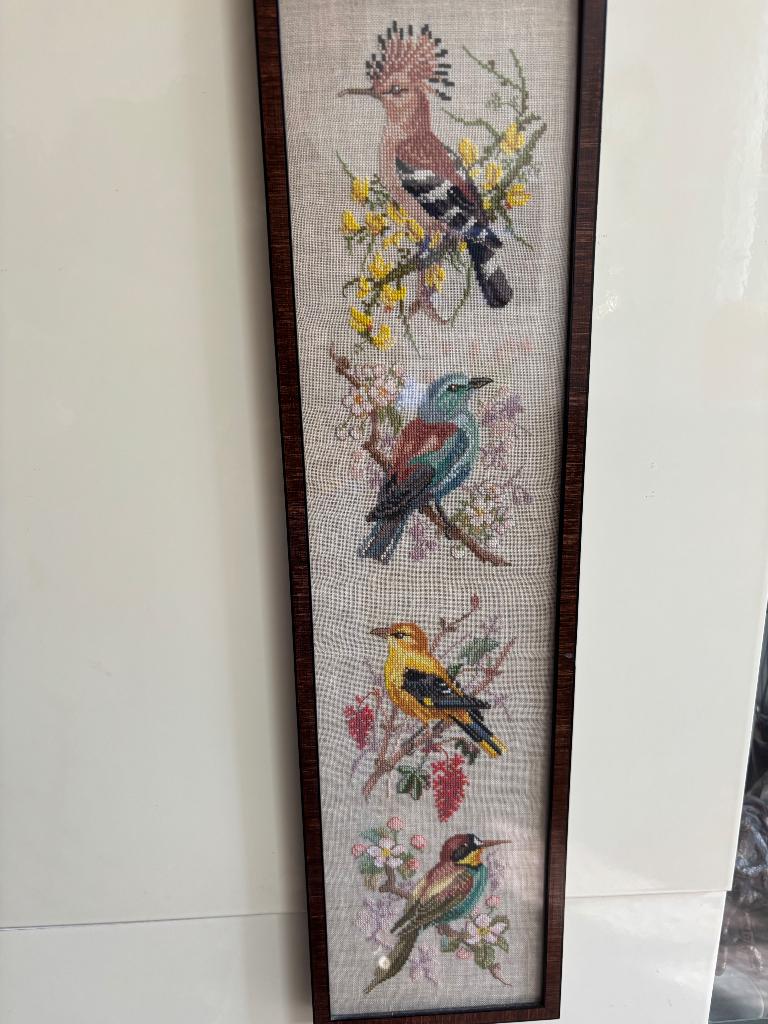 Vintage borduurwerk in lijst vogels, Ophalen of Verzenden, Zo goed als nieuw, Textiel, Decoratieobject