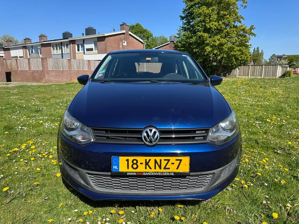 Volkswagen Polo 1.4 2010 Blauw Airco|Trekhaak|Carplay|Cruise, Auto's, Voorwielaandrijving, 40 €/maand, 4 cilinders, Blauw