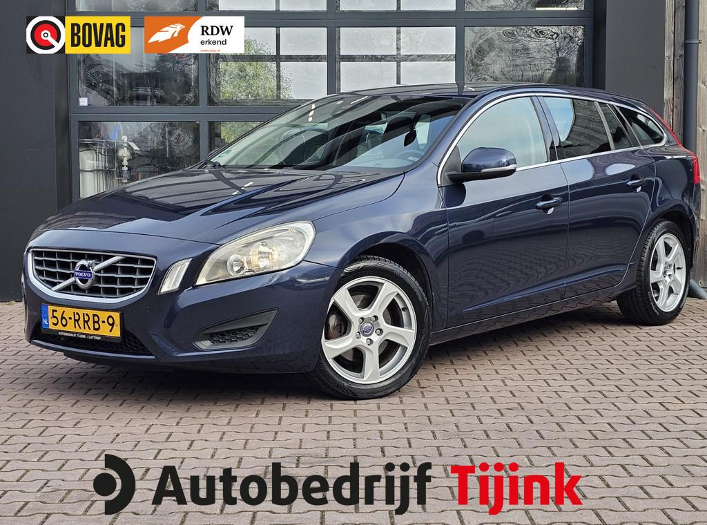 Volvo V60 1.6 T3 Momentum | Navi | Trekhaak | All-seasons |, Auto's, Voorwielaandrijving, Gebruikt, 4 cilinders, Blauw