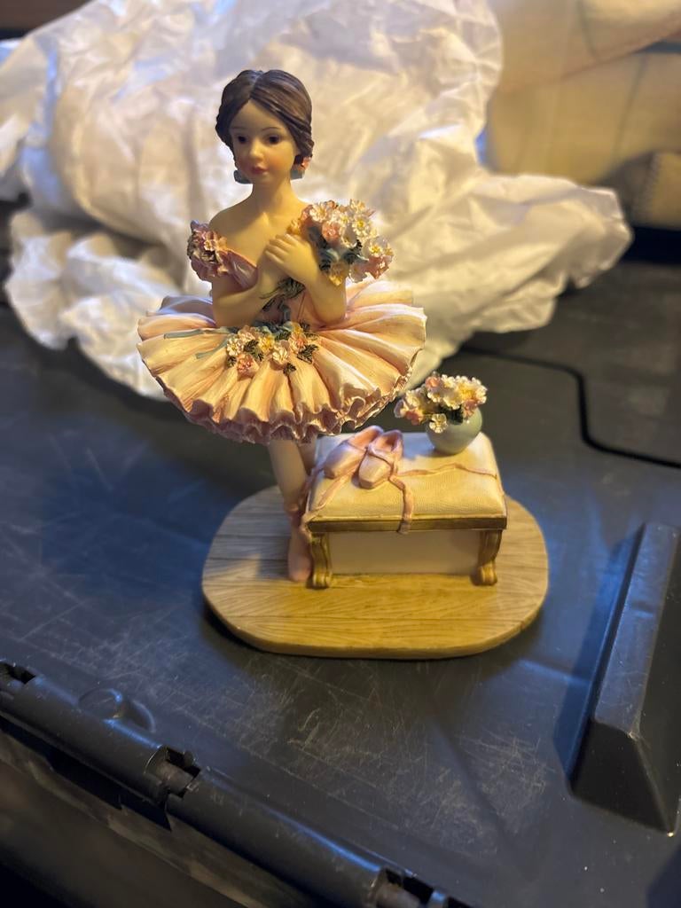 The Leonardo Collection Beeldje Ballerina 'The Debut', Verzamelen, Beelden en Beeldjes, Ophalen of Verzenden, Zo goed als nieuw