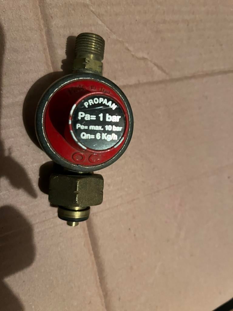 Gasdrukregelaar, Caravans en Kamperen, Kampeeraccessoires, Ophalen of Verzenden, Zo goed als nieuw