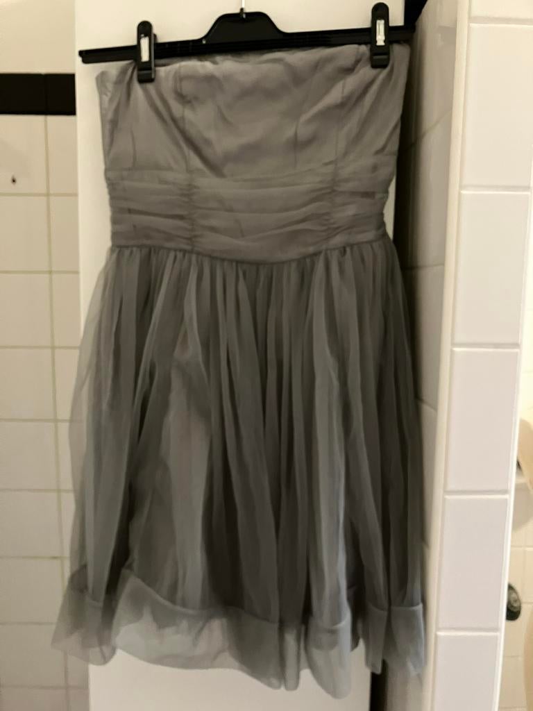 Strapless grijze jurk tule H&M mt 38, Kleding | Dames, Rokken, Ophalen of Verzenden, Zo goed als nieuw