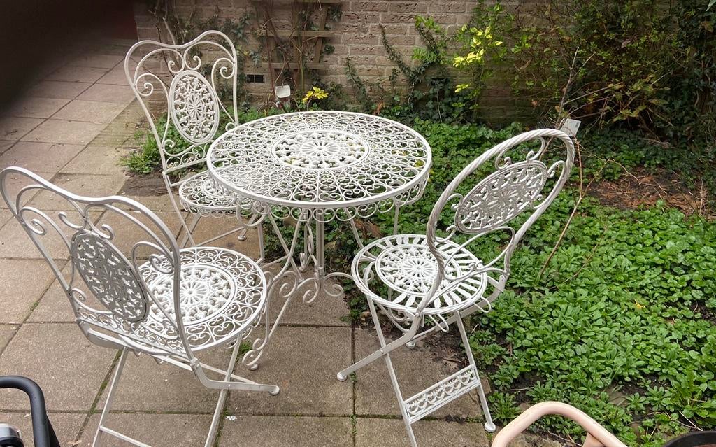 Brocante gietijzeren tuin setje zitje bistro witte stoeltjes, Ophalen, Zo goed als nieuw, Metaal