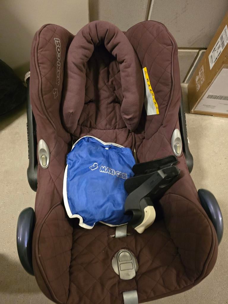 Maxi Cosi met regenhoes, voetenzak en Bugaboo bee adapters, Ophalen