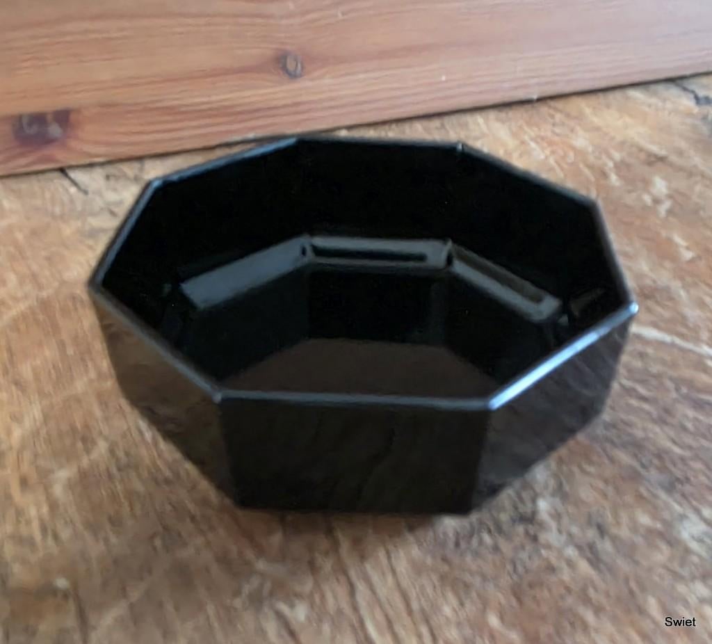 1x zwart Acropal 8hoekige schaaltje 5x14x4, Ophalen of Verzenden