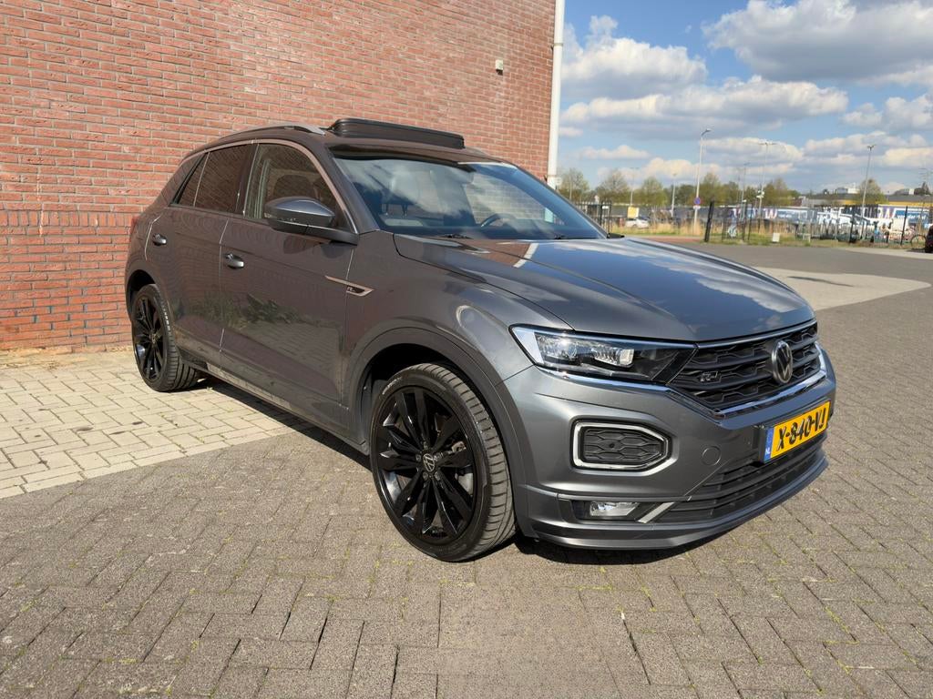 Volkswagen T-Roc 3x R-line 1.5 TSI 150pk 7-DSG 2020 Grijs, 1254 kg, 1498 cc, Zwart, 4 cilinders