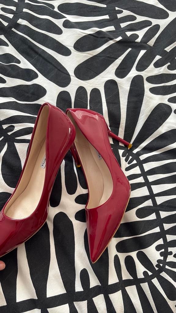 Hakken, Ophalen, Zo goed als nieuw, Rood