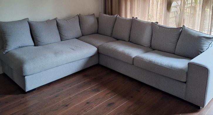 Mooie grijze hoekbank - 2 delen, Huis en Inrichting, Banken | Bankstellen, Gebruikt, Hoekbank, Vierpersoons of meer, 300 cm of meer