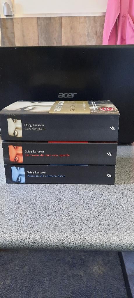 Stieg Larsson - De millennium trilogie, Ophalen of Verzenden, Zo goed als nieuw