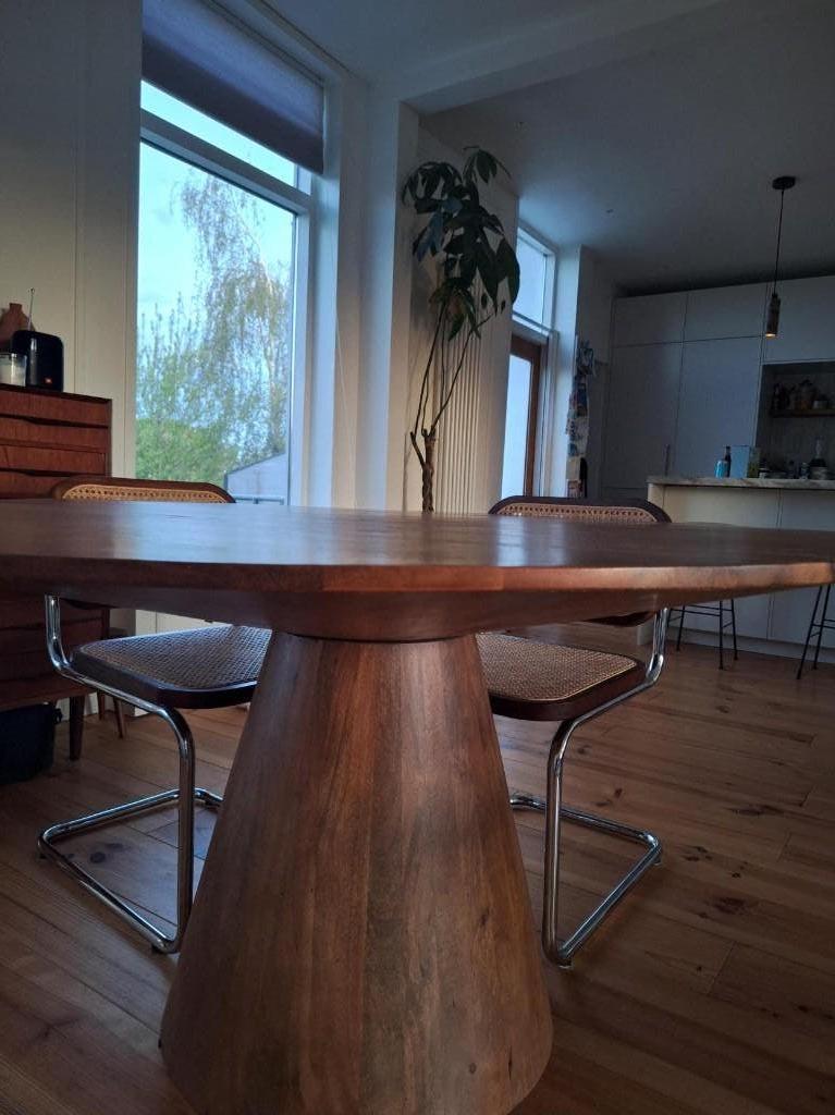 Eettafel walnoot rond 140, Huis en Inrichting, Tafels | Eettafels, Ophalen, Rond, Zo goed als nieuw, Vijf personen of meer