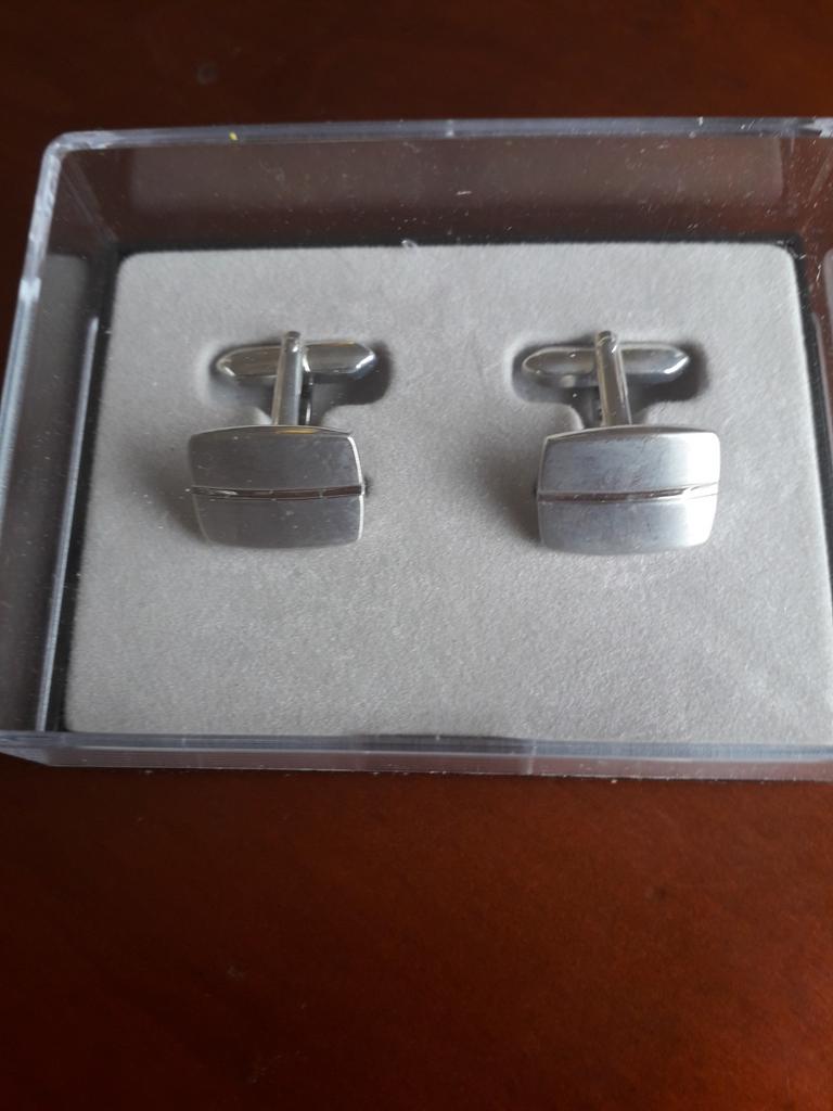 Nieuw!! in doosje manchetknopen, Ophalen of Verzenden, Nieuw, Overige materialen