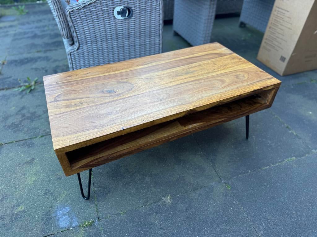 Massief houten salontafel met metalen poten, Ophalen, Gebruikt, 100 tot 150 cm, 50 tot 100 cm