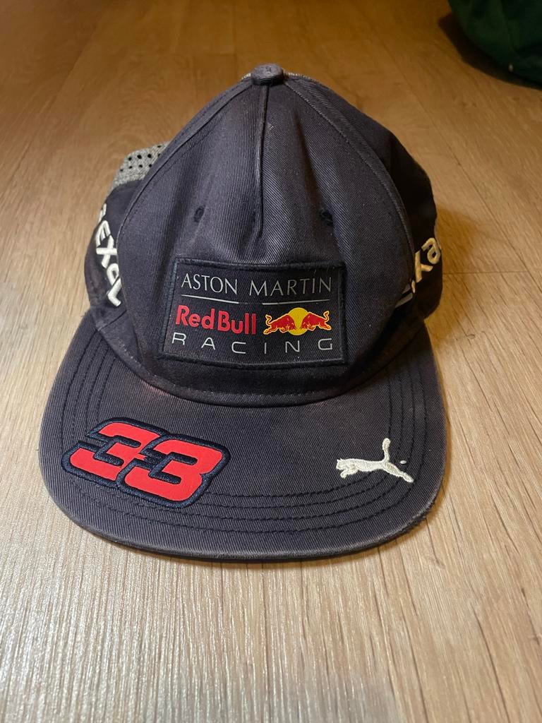Max Verstappen pet, Ophalen, Pet