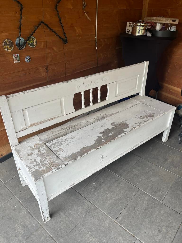 Vintage houten bankje met opbergruimte - Brocante stijl, Huis en Inrichting, Banken | Bankstellen, Ophalen, Gebruikt, Minder dan 75 cm