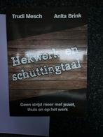 Hekwerk en schuttingtaal - Trudi Mesch & Anita Brink, Ophalen of Verzenden, Zo goed als nieuw