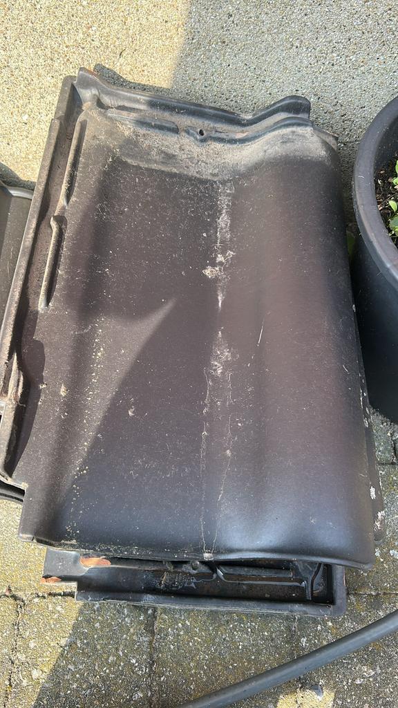 1700 zwarte dakpannen – complete partij, Ophalen, Steen of Klei, Zwart, Zo goed als nieuw