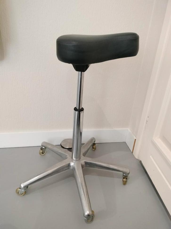 Kappers Fietskruk met Rubberen Wielen - Ergonomisch, Huis en Inrichting, Bureaustoelen, Gebruikt, Zwart, Ergonomisch, Ophalen