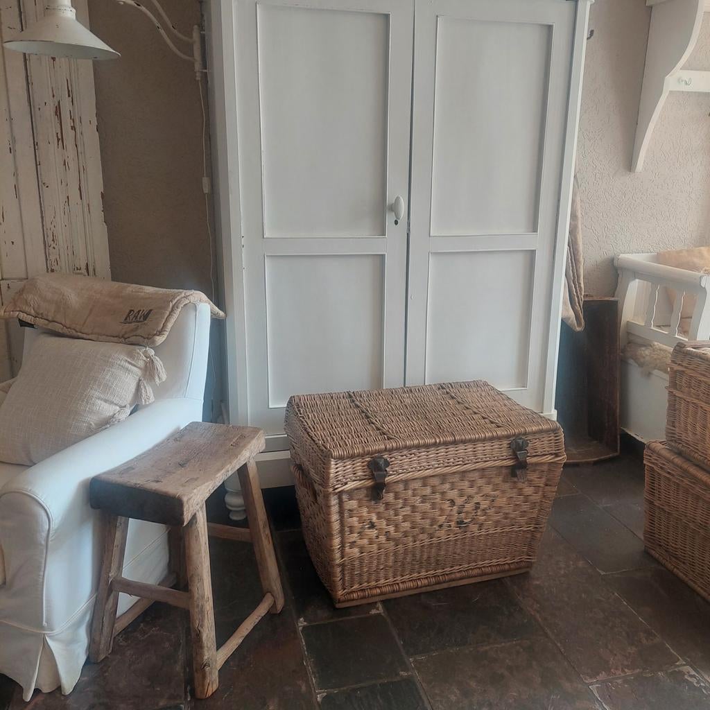Oude grote mand met mooi beslag WEEKEND AANBIEDING.., Huis en Inrichting, Woonaccessoires | Schalen en Manden, Ophalen, Rechthoekig