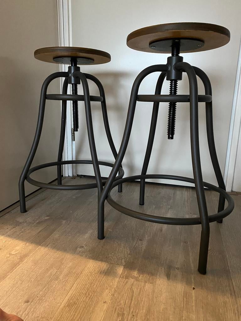 Set van 2 industriële barkrukken, in hoogte verstelbaar, Ophalen, Gebruikt, In hoogte verstelbaar, 60 tot 90 cm