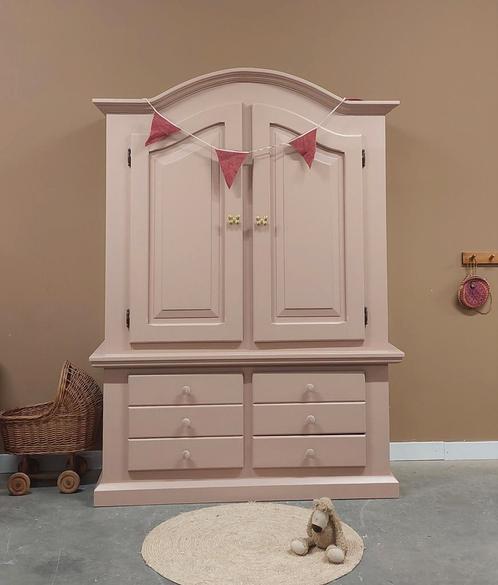 Vintage babykamerwinkel commode kasten set wit showroom, Kinderen en Baby's, Kinderkamer | Commodes en Kasten, Zo goed als nieuw