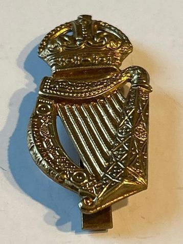 Oude Ierse militaire badge – Crowned Harp beschikbaar voor biedingen